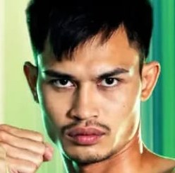 Petch Songpak Muay Thai fighter photo 2