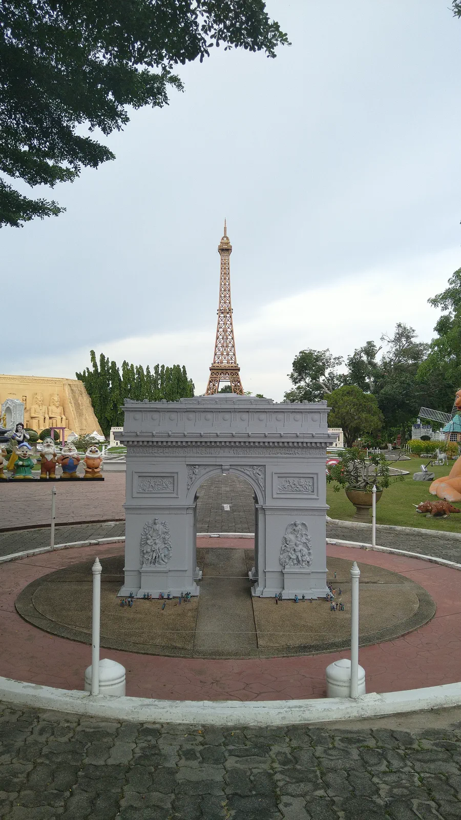 Mini Siam