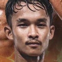 Charnrit Muay Thai fighter photo 4