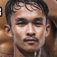 Charnrit Muay Thai fighter photo 5