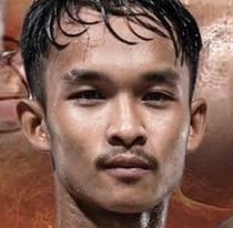 Charnrit Muay Thai fighter photo 6