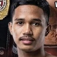 Dechrith Muay Thai fighter photo 3