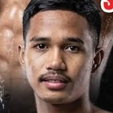 Dechrith Muay Thai fighter photo 4