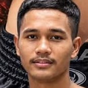 Dechrith Muay Thai fighter photo 5