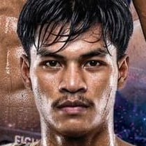 Natthadech Muay Thai fighter photo 5
