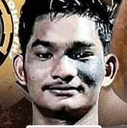 Parnphettae Muay Thai fighter photo 5