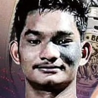 Parnphettae Muay Thai fighter photo 6