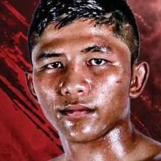 Phet Thawee Muay Thai fighter photo 2