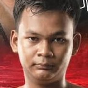 Phetdam Muay Thai fighter photo 2