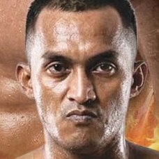 Suetong Muay Thai fighter photo 2