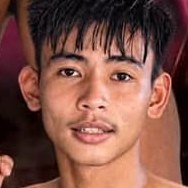 Suthipong Muay Thai fighter photo 4